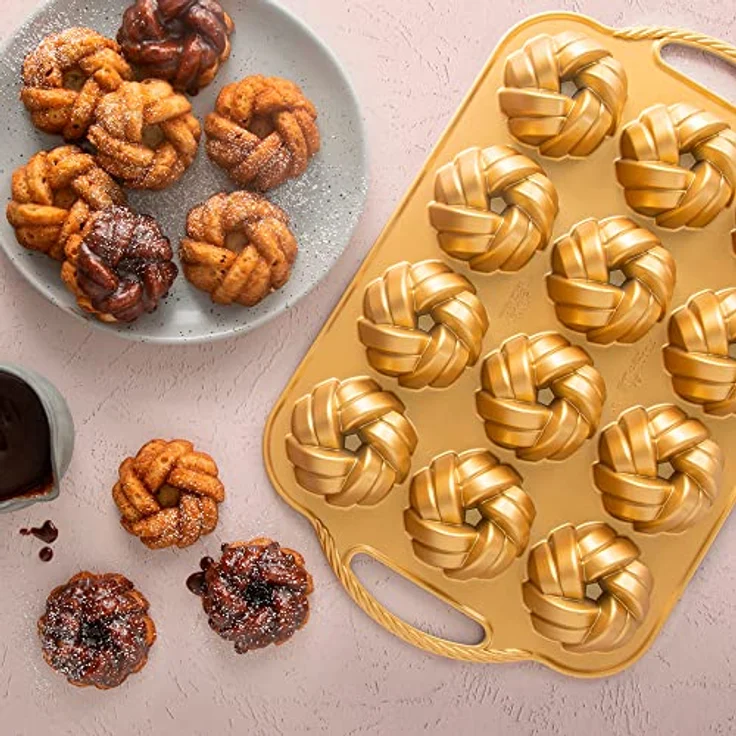 Nordic Ware 95377 Bundtlette-Pfanne zum 75. Jahrestag, geflochten, Goldfarben – Bild 2