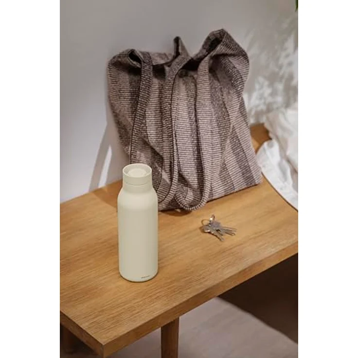 Eva Solo Urban Isolierflasche 0,5 l Coconut, aus 90 % Post-Consumer-Recycling-Edelstahl, doppelwandig, 100 % dicht, spülmaschinengeeignet – Bild 5