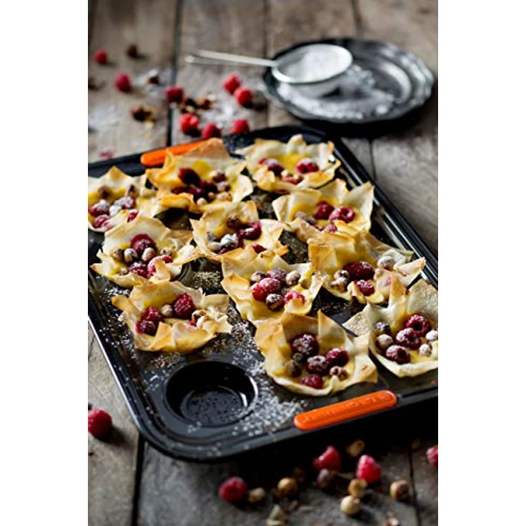 Le Creuset Antihaft Mini-Muffinform, Für 12 Stück (Ø 4,5 cm), PFOA-frei, Sauerteigbeständig, Aus Karbonstahl gefertigt, Anthrazit-Orange – Bild 4