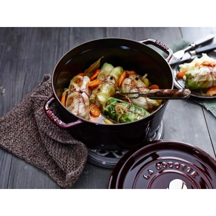 Staub 1102687 Cocotte-Bräter, rund mit Deckel 26 cm, 5,0 L, mit mattschwarzer lierung im Inneren des Topfes, grenadine – Bild 5
