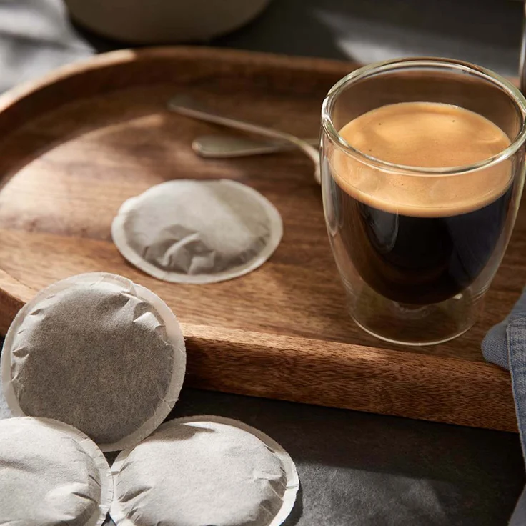 Tchibo Kaffeepads Vorratspack Maxipack, BLACK&WHITE, 200 Stück – 2x 100 Pads (Kaffee, kräftig mit starkem Geschmack), nachhaltig, geeignet für Senseo Maschinen – Bild 2