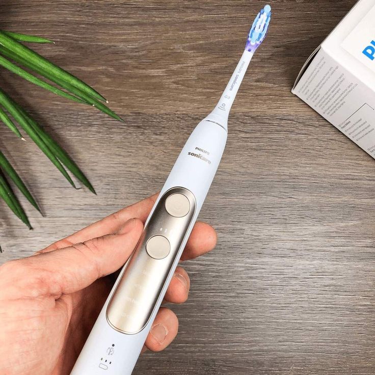 Philips Sonicare ExpertClean HX9691/02, Schalltechnologie, Set mit USB/Ladeetui & 2 Aufsteckbürsten, gold – Bild 3