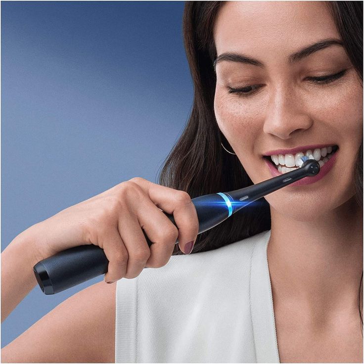 Oral-B iO Series 8N, black onyx, inkl. 1 Aufsteckbürste, mit intelligenter Andruckkontrolle & Farbdisplay, Premium Reiseetui & Mini-Aufbewahrungsbox – Bild 8