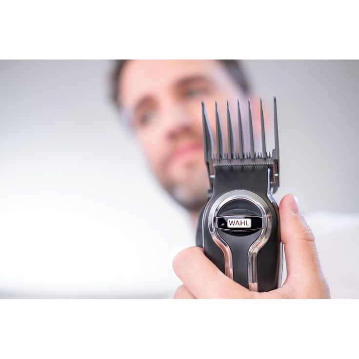Wahl Elite Pro Haarschneider Netzbetrieb inkl. 10 Kammaufsätze, Aufbewahrungskoffer, Schere, Reinigungspinsel, Öl, Kamm, Schutzkappe – Bild 3