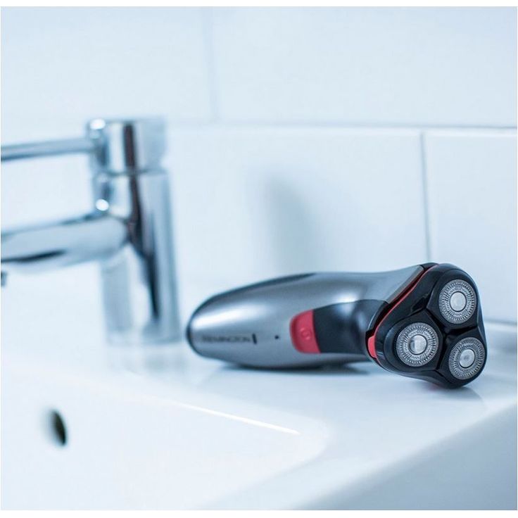 Remington Elektrischer Herren Rasierer PR1350 Aqua Plus (+Nass- & Trocken-Rasierapparat), Präzisionstrimmer, Lithium Akku (Rotationsrasierer) – Bild 3