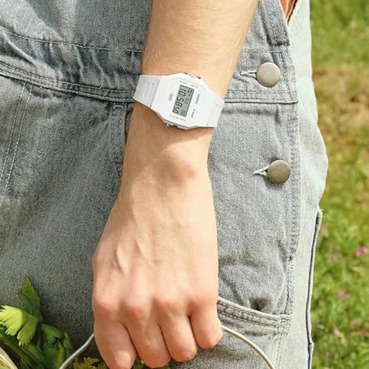 Casio Watch F-91WB-7AEF, Digitaluhr mit minimalistischem Zifferblatt, Weiß – Bild 4