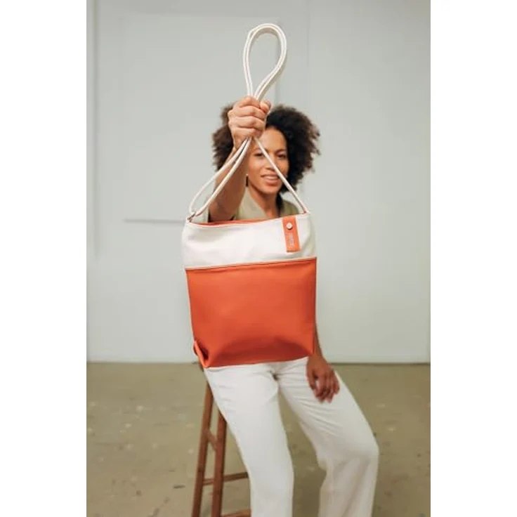 ZWEI Beuteltasche Jana J10, Kunstleder Umhängetasche mit geräumigem Hauptfach, rückseitigem Reißverschlussfach und herausnehmbarem Etui, orange – Bild 5