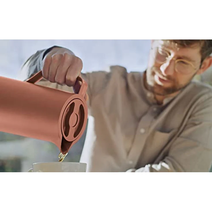 Emsa N41709 Motiva Isolierkanne | 1 Liter | Quick-Press-Verschluss | 12h heiß, 24h kalt | Glaskolben | Made in Germany | Nordisches Design | Terrakotta – Bild 5