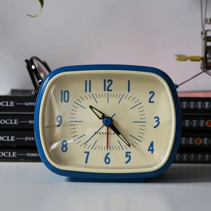 Kikkerland Retro Wecker, Vintage-inspirierter Wecker mit leuchtenden Zeigern, blau, 8.9x10x5.7 cm – Bild 5