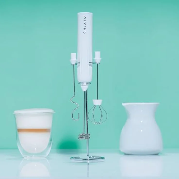 CHiATO LattePLAY, wiederaufladbarer Milchaufschäumer mit 3 Geschwindigkeitsstufen und 3 austauschbaren Aufsätzen - Weiß – Bild 5