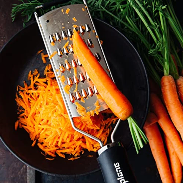 Microplane Feine Julienne-Reibe Edelstahl Schwarz aus der Gourmet Serie für Karotte, Zucchini, Kartoffel, Apfel, Rote Beete und Rettich – Bild 8