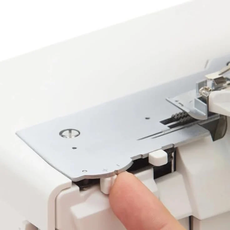 PFAFF Overlock-Nähmaschine admire 3000, 4 Fäden & 16 Stiche, LED-Ausleuchtung, gleichmäßiger Differentialtransport, bis zu 1500 Stiche/Minute – Bild 5