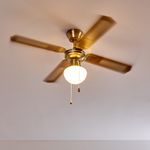 hofstein Deckenventilator »Predoi« Deckenventilator aus Metall-Holz-Glas in Alt-messing-Braun, Deckenlampe mit Ventilator mit 2 Zugschnuren, in 3 Stufen schaltbar, wendbare Rotorblätter, geeignet für Sommer u. Winter, Zugschnur, Rechts- oder Linksrotation