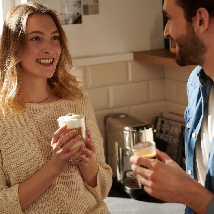Tchibo Siebträger Espressomaschine „Lapressa“, mit Doppelauslauf und Milchaufschäumdüse (15 bar, 980ml Wassertank), inkl. zwei doppelwandigen Sieben, für Espresso und Milchschaum, Edelstahl – Bild 8