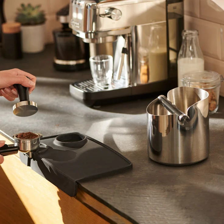 Tchibo Knock-Box Abklopfschale, für Siebträger Espressomaschine, zur leichten Entsorgung des feuchten Kaffeesatzes, Silber / Schwarz, Edelstahl und Gummi – Bild 5