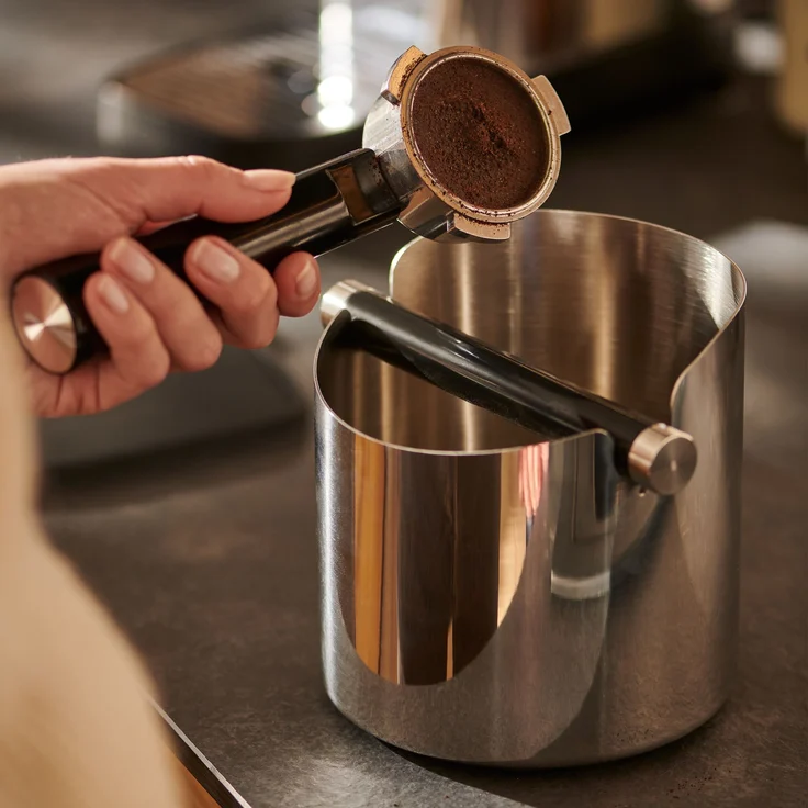 Tchibo Knock-Box Abklopfschale, für Siebträger Espressomaschine, zur leichten Entsorgung des feuchten Kaffeesatzes, Silber / Schwarz, Edelstahl und Gummi – Bild 3