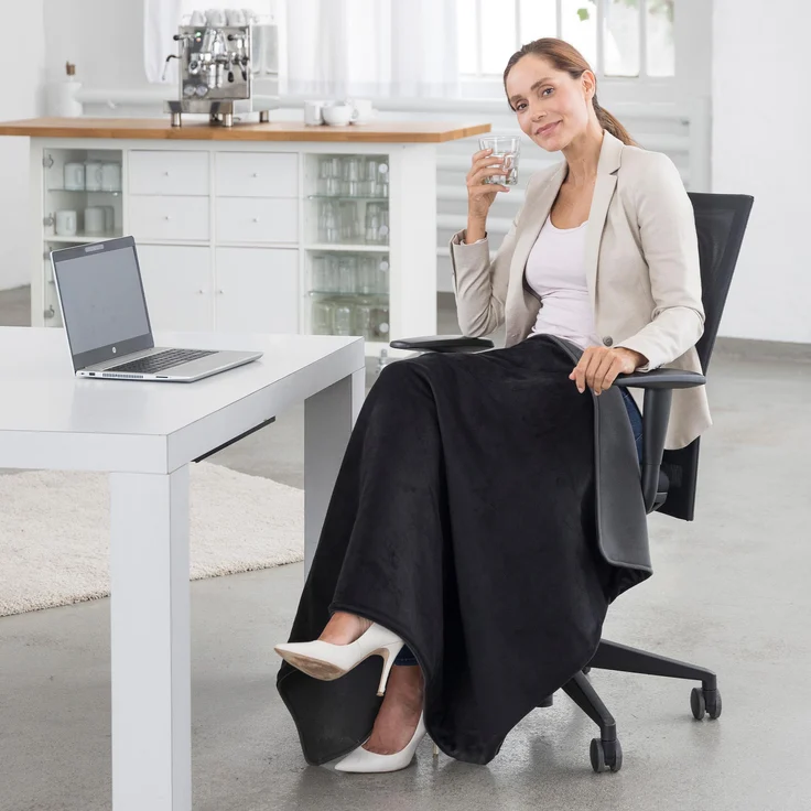 medisana OL 200 Wärmedecke kabellos mit Powerbank, perfekt für das Büro, mit Wärmespot in 3 Temperaturstufen für Schoß und Beine, Überhitzungsschutz, Abschaltautomatik – Bild 3