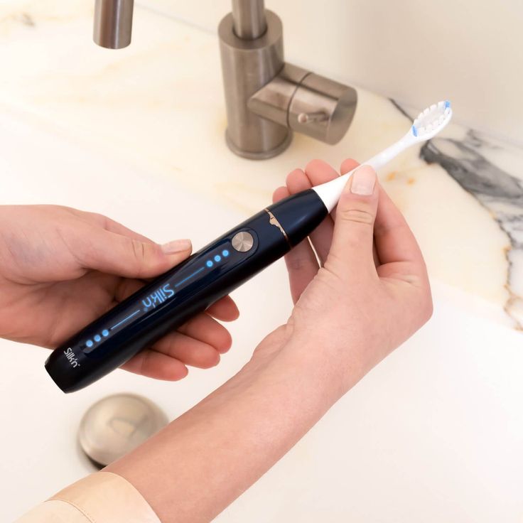 Silk'n SonicYou elektrische Zahnbürste, 3 Putzmodi, inkl. 2 Aufsteckbürsten mit 2 Schutz- Etuis, darkblue – Bild 5