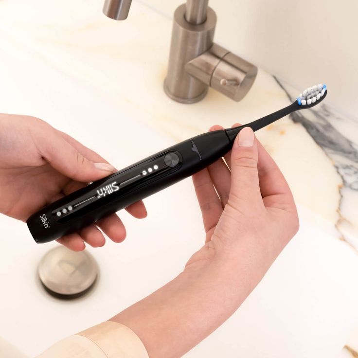 Silk'n SonicYou elektrische Zahnbürste, 3 Putzmodi, inkl. 2 Aufsteckbürsten mit 2 Schutz- Etuis, schwarz – Bild 5