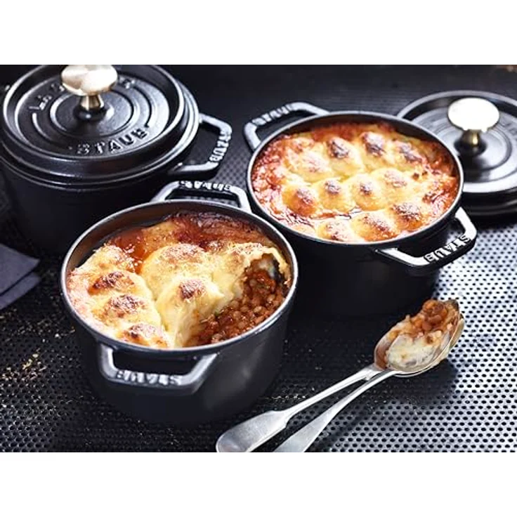 Staub 1101425 Cocotte-Bräter, rund mit Deckel 14 cm, 0,8 L, mit mattschwarzer lierung im Inneren des Topfes, schwarz – Bild 3