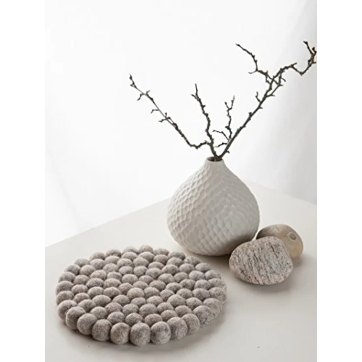 myfelt Topfuntersetzer Filzkugel, ⌀ 20 cm, 100 % reine Schurwolle, hitzebeständig bis 330 °C, beidseitig verwendbar, charmantes Design – Bild 4