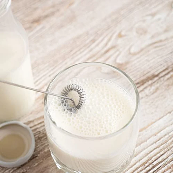 FACKELMANN Milchschäumer, Quirl mit Funktionsteil aus Edelstahl, Küchenhelfer zur Herstellung von Milchschaum (Farbe: Silber-Weiß), Menge: 1 Stück – Bild 3