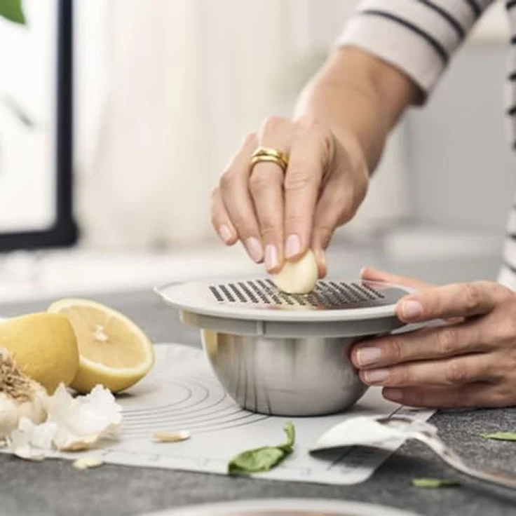 ZWILLING Fresh & Save BOWLS Zubehör Set, 5-teilig, inkl. Spritzschutz, 3 Reibeaufsätze und Anti-Rutsch-Matte aus Silikon – Bild 5