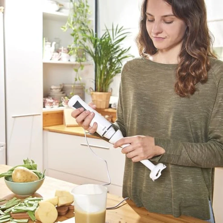 BLACK+DECKER BXHB500E Stabmixer, 600 W, kompaktes und ergonomisches Design, abnehmbarer Kunststofffuß, Spritzschutz, inklusive Messbecher, Weiß – Bild 4