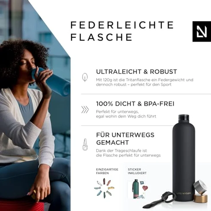 LARS NYSØM Trinkflasche 1l | Wasserflasche BPA-frei | Ultraleichte Tritan Sport Flasche auslaufsicher, Kohlensäure geeignet - für Sport, Büro, Yoga | 2 Deckel inkludiert (Onyx Black - Gold, 1000ml) – Bild 2