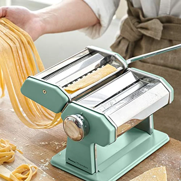 Springlane Nonna, Manuelle Nudelmaschine aus Edelstahl, inkl. Rezeptheft, Nudeltrockner, Linguineaufsatz & 3 Schneideaufsätzen für Spaghetti, Lasagne, Tagliatelle - Mint – Bild 5