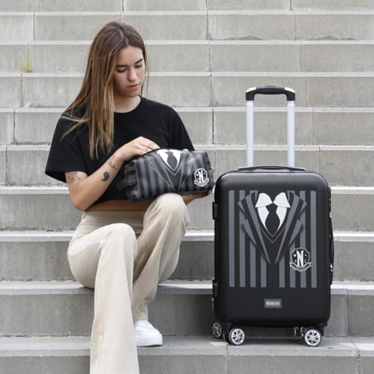 Karactermania Handgepäckkoffer Wednesday Uniform, ABS Trolley Koffer 55 cm, für Kinder ab 8 Jahren – Bild 13