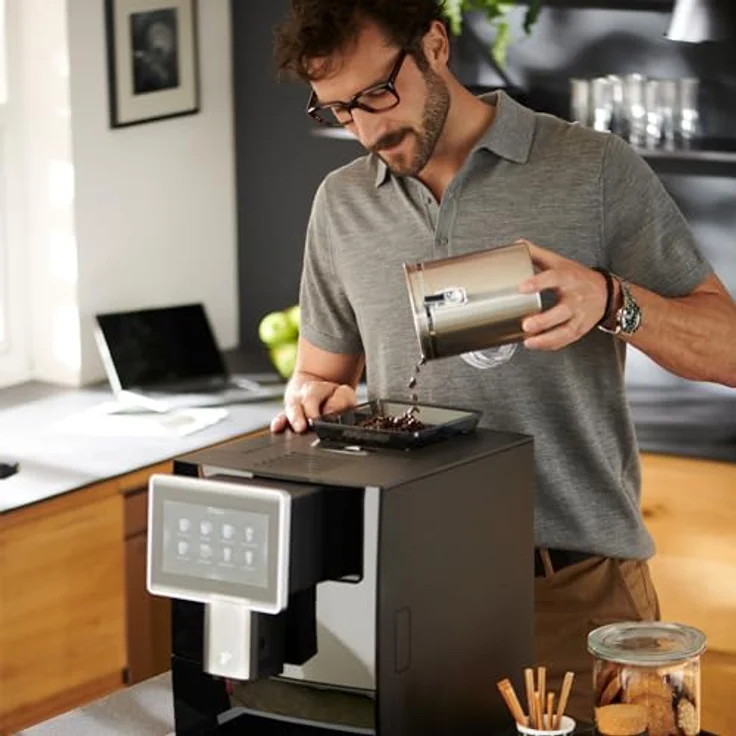 TCHIBO Office Kaffeevollautomat, geeignet für B2B, 30 Tassen/Tag, integriertes Milchsystem, Schwarz – Bild 2