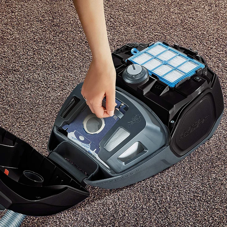 AEG VX7-2-ÖKOX Staubsauger mit Beutel (60% Recyclingmaterial, 360° Räder, inkl. Zusatzdüsen, Ergo-Handgriff, waschbarer Filter, 650 Watt, 12 m, neue technische Version) schwarz-grün – Bild 5