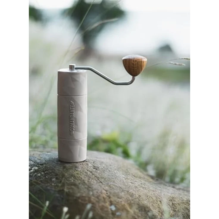 Comandante Kaffeemühle X25 Trailmaster, Handmühle aus QTP® mit Edelstahl-Mahlwerk, Dune – Bild 6