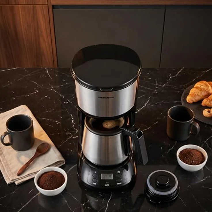 Heinner HCM-D750SSBK digitale Kaffeemaschine, 1,25 l Wassertank, Edelstahlbecher, LCD-Display, 750 W, schwarz, mit Tropf-Stopp-Funktion und spülmaschinenfesten Teilen – Bild 5