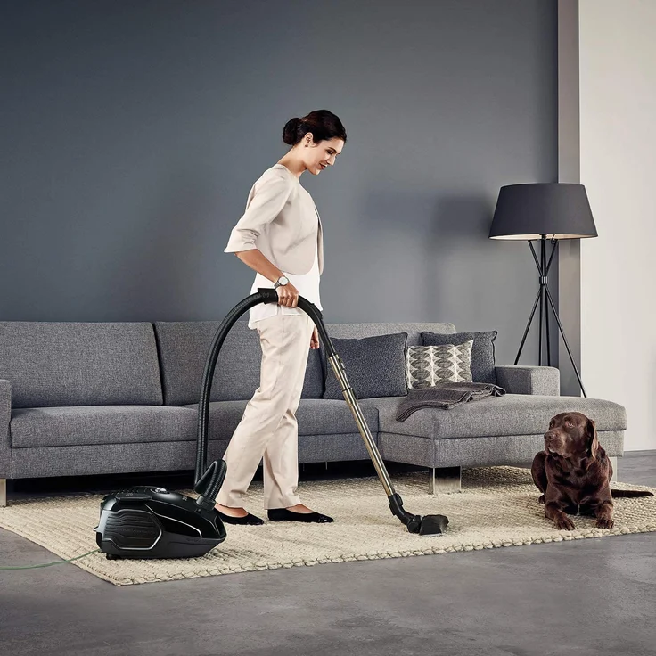 AEG VX6-2-ÖKOX Staubsauger mit Beutel (60% Recyclingmaterial, inkl. Zusatzdüsen, für Hart- und Teppichböden, 9 m Aktionsradius, ergonomischer Handgriff, 800 Watt, neue technische Version) schwarz-grün – Bild 6