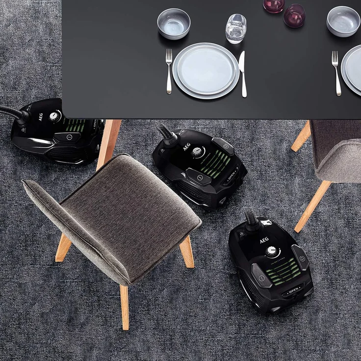 AEG VX6-2-ÖKOX Staubsauger mit Beutel (60% Recyclingmaterial, inkl. Zusatzdüsen, für Hart- und Teppichböden, 9 m Aktionsradius, ergonomischer Handgriff, 800 Watt, neue technische Version) schwarz-grün – Bild 5