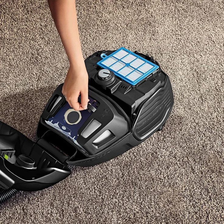 AEG VX6-2-ÖKOX Staubsauger mit Beutel (60% Recyclingmaterial, inkl. Zusatzdüsen, für Hart- und Teppichböden, 9 m Aktionsradius, ergonomischer Handgriff, 800 Watt, neue technische Version) schwarz-grün – Bild 4