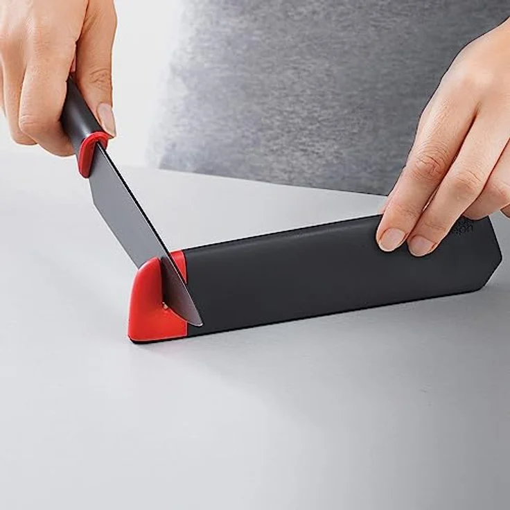 Joseph Joseph Slice&Sharpen - 2-er Set, Silikonbeschichtete Messer mit integriertem Messerschärfer - schwarz-rot – Bild 5