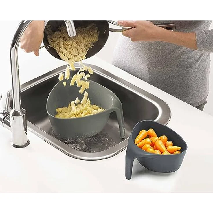 Joseph Joseph Set de 2 Passoires Emboitables Plastique Gris 22,1 x 23,5 x 13,3 cm – Bild 3