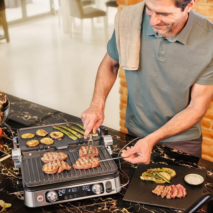 Braun Multigrill 9 Pro CG 9167, Elektrogrill mit 2 unabhängigen Thermostaten, 3 Kochpositionen, spülmaschinenfeste Platten, integrierte Thermosonde, 265° Höchsttemperatur, 2200 W, Schwarz/Edelstahl, 2 Grillplatten, 2 flache Platten und 2 Waffel Platten – Bild 6