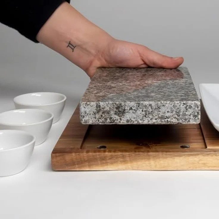 Kela Raclette Country XL, Heißer Stein aus Granit, 6-teiliges Set mit Akazienholz und Keramikschälchen – Bild 10