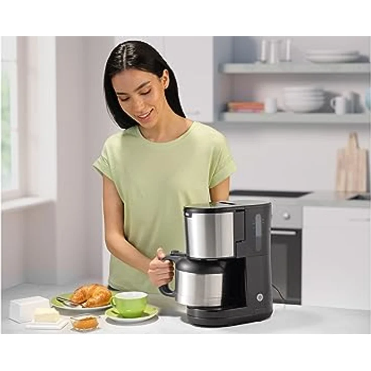 Braun PurShine KF1505 BK Filterkaffeemaschine, 1,2L Edelstahl-Thermokanne für bis zu 9 Tassen, OptiBrew-System, Tropf-Stopp-Funktion, schwenkbarer Filterkorb, Automatische Abschaltung, 1000W, Schwarz – Bild 4