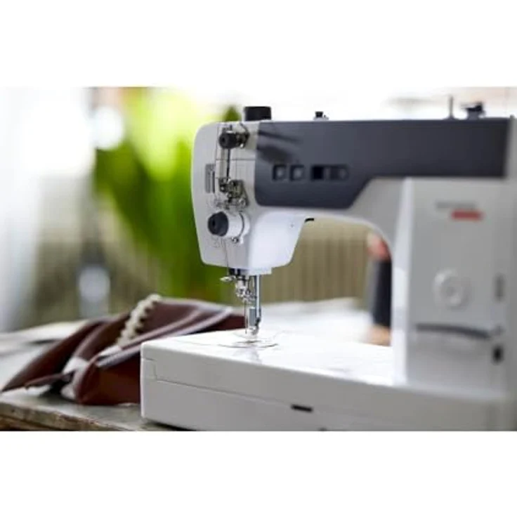 Bernette b08 Straight Stitch Nähmaschine mit 1600 Stichen pro Minute, Kraftvoller Motor und extra großer Spule, Metallgehäuse – Bild 5