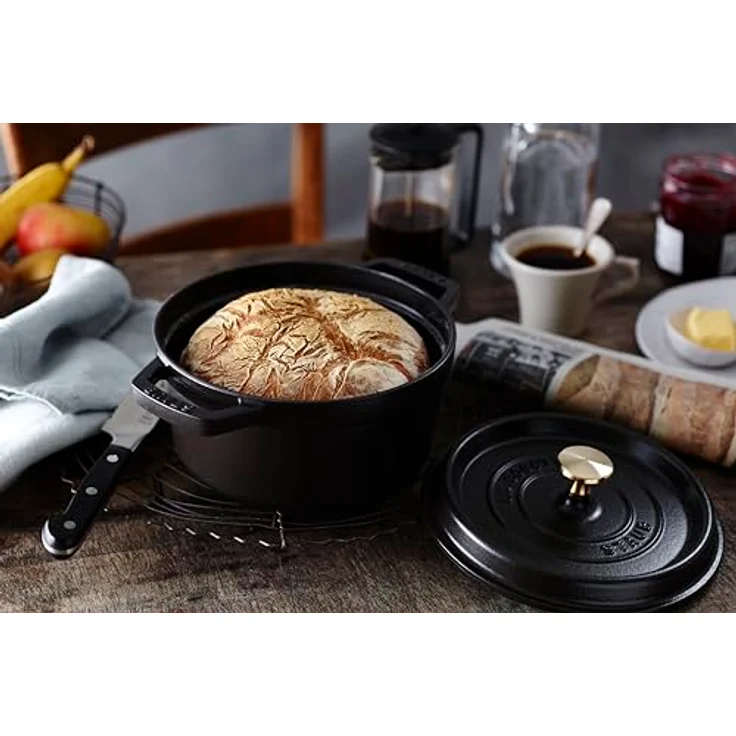 Staub 1101425 Cocotte-Bräter, rund mit Deckel 14 cm, 0,8 L, mit mattschwarzer lierung im Inneren des Topfes, schwarz – Bild 2