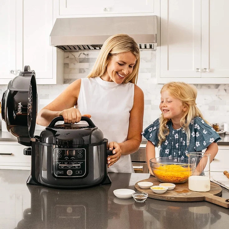 Ninja OP300EU Foodi Multikocher, Schnellkochtopf, Heißluftfritteuse, Dampfgarer und Langsamgarer in einem, Tender-Crisp-Technologie innen saftig, außen knusprig, 1460W, 6 L, inkl. Dampfgareinsatz, Frittierkorb, Deckel, schwarz – Bild 2