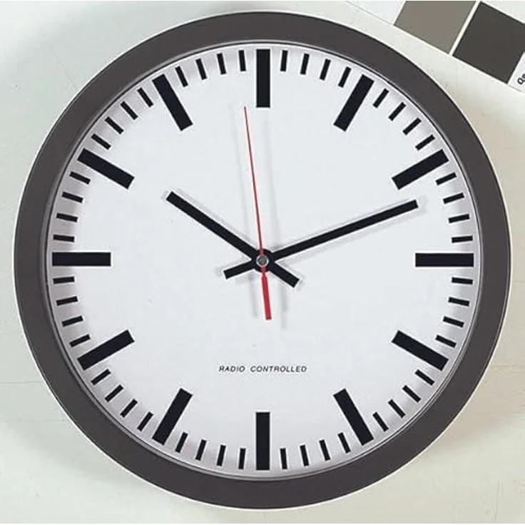 Peweta Wanduhr Bahnhof (30 cm) mit Funksignalen und automatischer Zeitanpassung, Schwarz – Bild 2