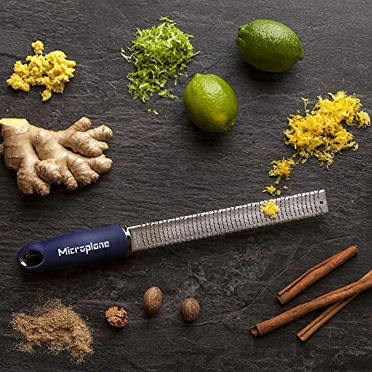 Microplane Zester Reibe Fein Nacht-Blau Edelstahl aus der Premium Classic Serie für Zitrusfrüchte, Hartkäse, Ingwer, Schokolade, Muskatnuss und Trüffel – Bild 7