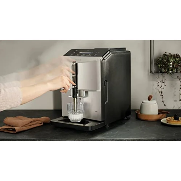 Siemens Kaffeevollautomat EQ300 TF303E07, für viele Kaffeespezialitäten, Milchaufschäumer, Keramikmahlwerk, OneTouch-Funktion, 1,4 Liter Wassertank, automatische Reinigung, 1300 W, silber metallic – Bild 2