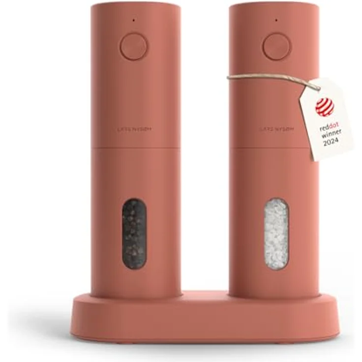LARS NYSØM Elektrisches Salz und Pfeffermühlen Set, Keramikmahlwerk fein bis grob, USB wiederaufladbar mit Ladestation, Automatische Gewürzmühlen (Brick Red) – Bild 1